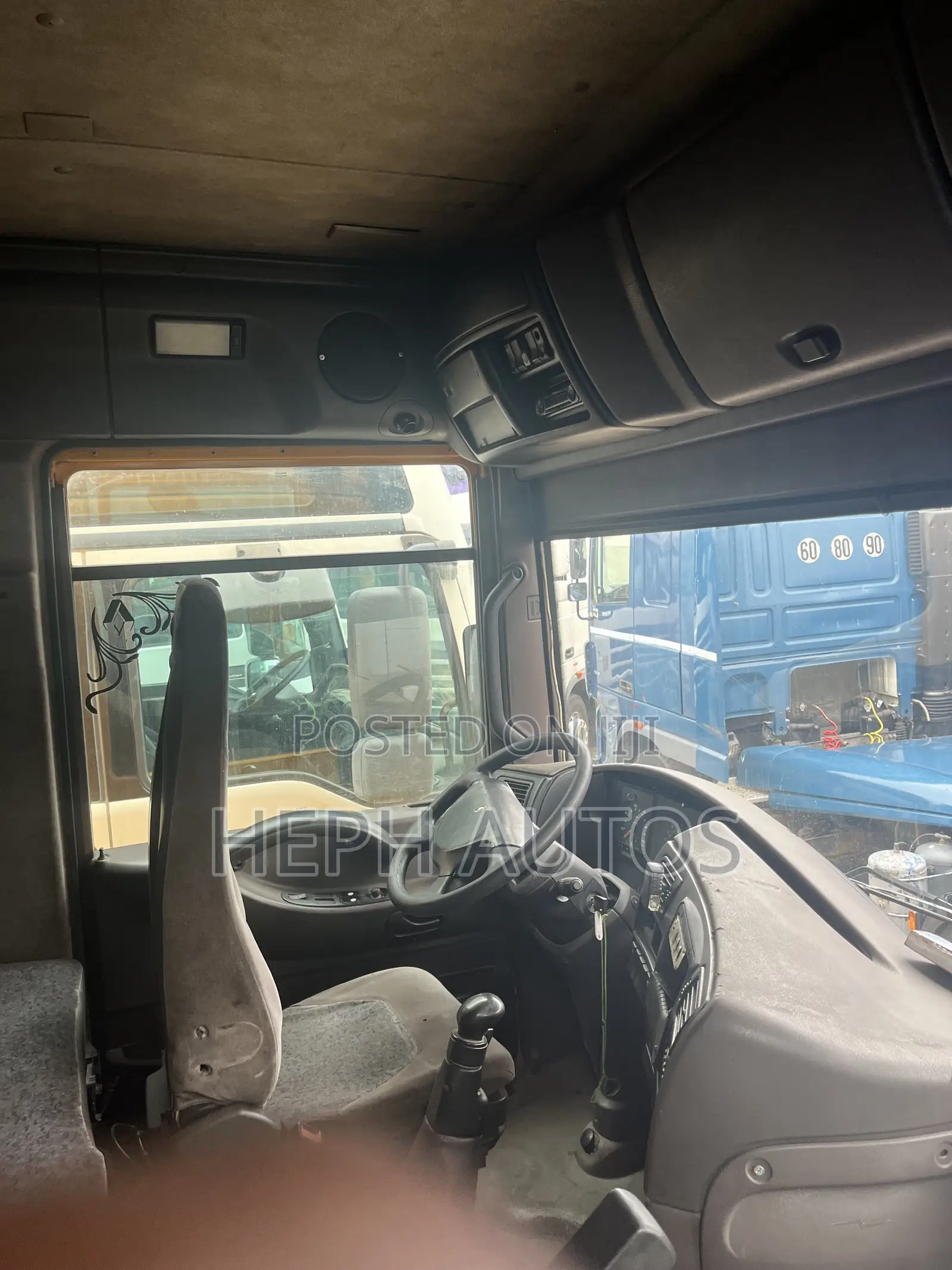 Neat Renault AE Trailer Head