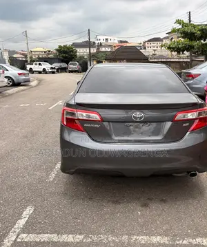 Toyota Camry SE 4dr Sedan (2.5L 4cyl 6A) 2013 Gray
