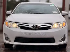 Toyota Camry XLE 4dr Sedan (2.5L 4cyl 6A) 2014 White
