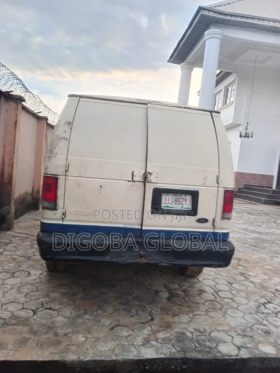 Ford E250 2005 Yellow