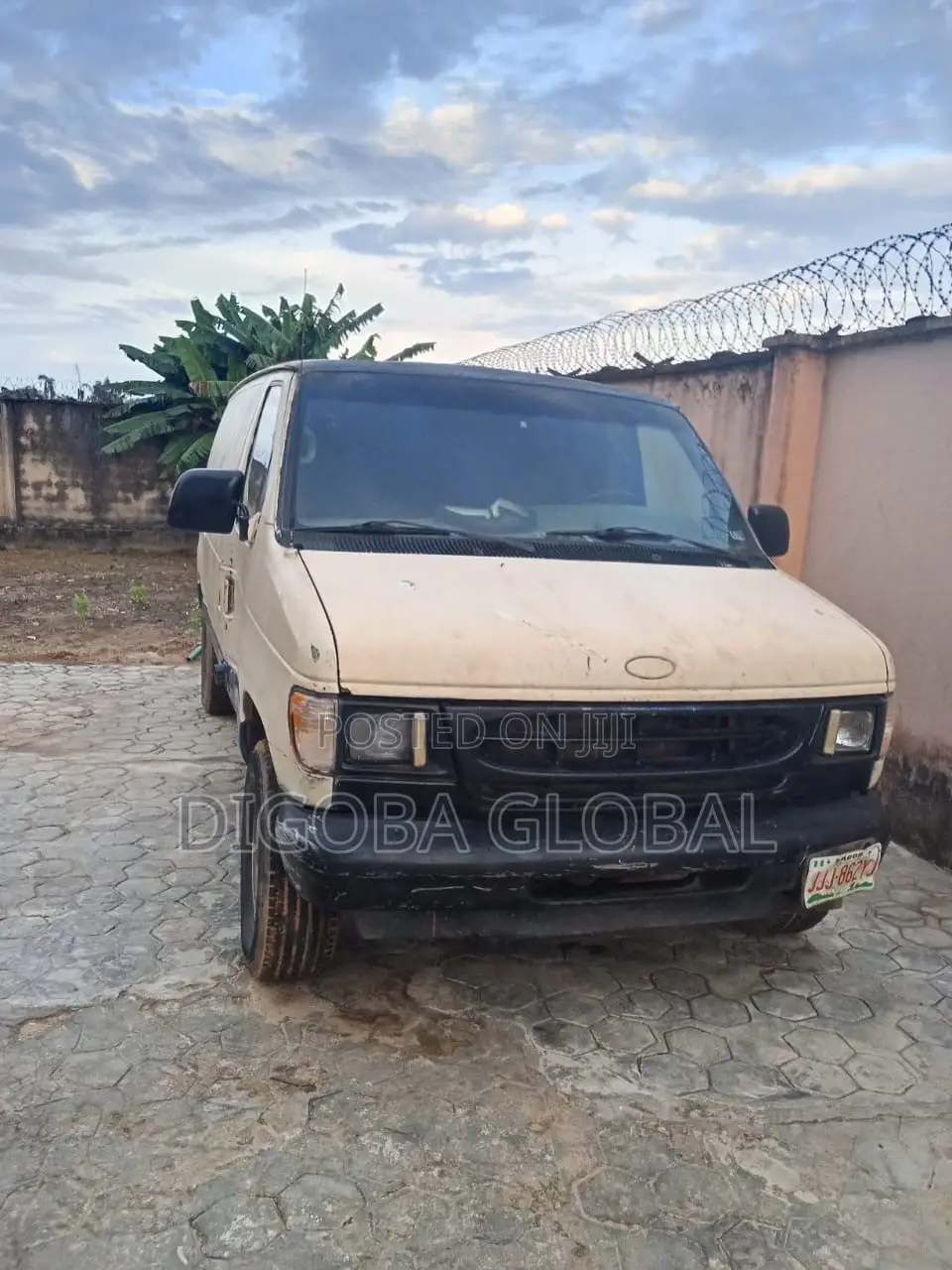 Ford E250 2005 Yellow