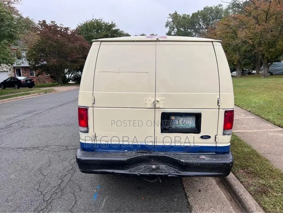 Ford E250 2005 Yellow