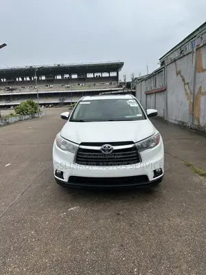 Toyota Highlander XLE 4dr SUV AWD (3.5L 6cyl 6A) 2015 Beige