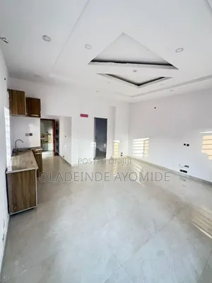 Mini Flat in Chevron for rent