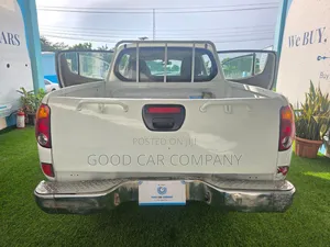 Mitsubishi L200 2013 White