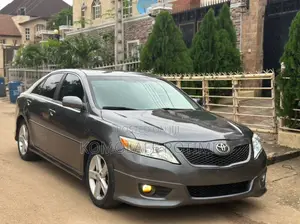 Toyota Camry SE 4dr Sedan (2.5L 4cyl 6AM) 2010 Gray