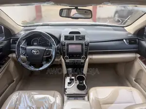 Toyota Camry XLE 4dr Sedan (2.5L 4cyl 6A) 2014 White