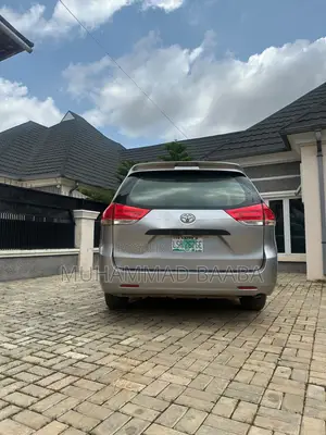 Toyota Sienna LE AWD 7-Passenger 2013 Gray