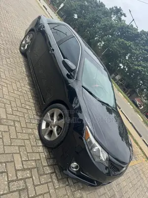 Toyota Camry SE 4dr Sedan (2.5L 4cyl 6A) 2013 Black