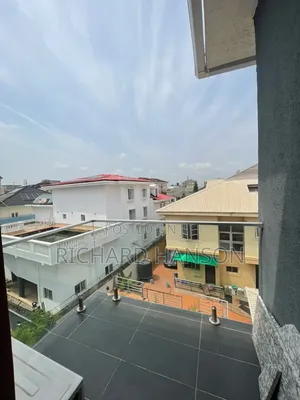 20bdrm Block of Flats in Parkview for rent
