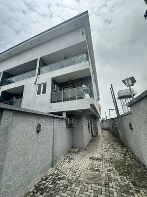 3bdrm Duplex in Ademola Adetokunbo for rent