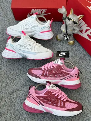 Nike V2 Skate Sneakers