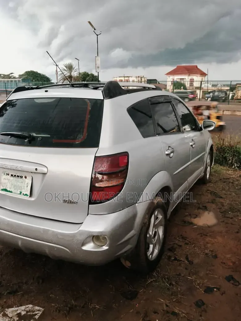 Pontiac Vibe Automatic 2004 Silver