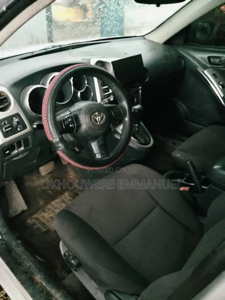 Pontiac Vibe Automatic 2004 Silver