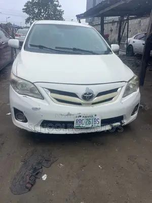 Toyota Corolla LE 4dr Sedan (1.8L 4cyl 4A) 2011 White