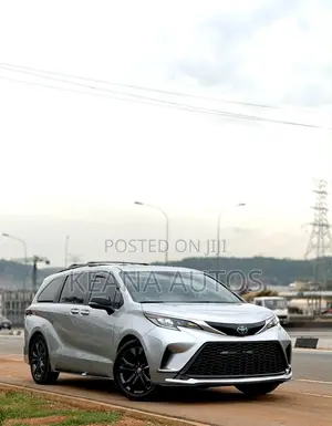 Toyota Sienna XLE 2022 Silver