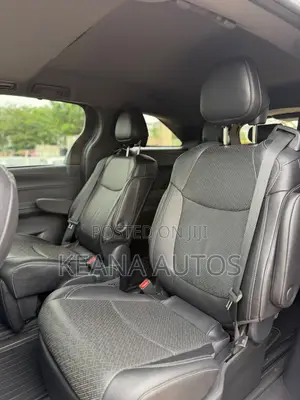 Toyota Sienna XLE 2022 Silver