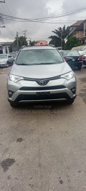 Toyota RAV4 Limited FWD (2.5L 4cyl 6A) 2017 Silver