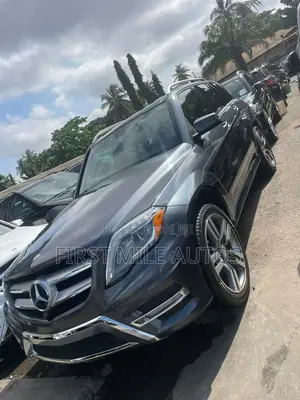 Mercedes-Benz GLK-Class Base GLK 350 4dr AWD 4MATIC (3.5L 6cyl 7A) 2015