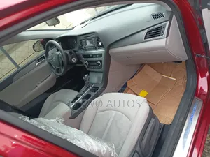 Hyundai Sonata SE 4dr Sedan (2.4L 4cyl 6A) 2015 Red