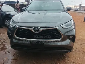 Toyota Highlander Limited 2022 Gray