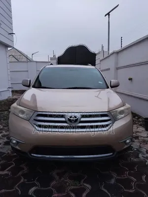 Toyota Highlander 2012 Gold