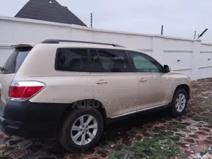 Toyota Highlander 2012 Gold
