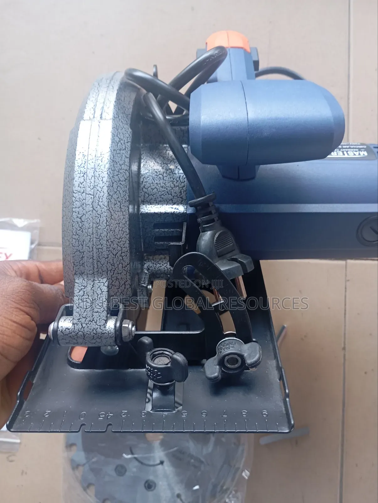 Master Flex 1600W Circular Saw (Model MF-1852CS)