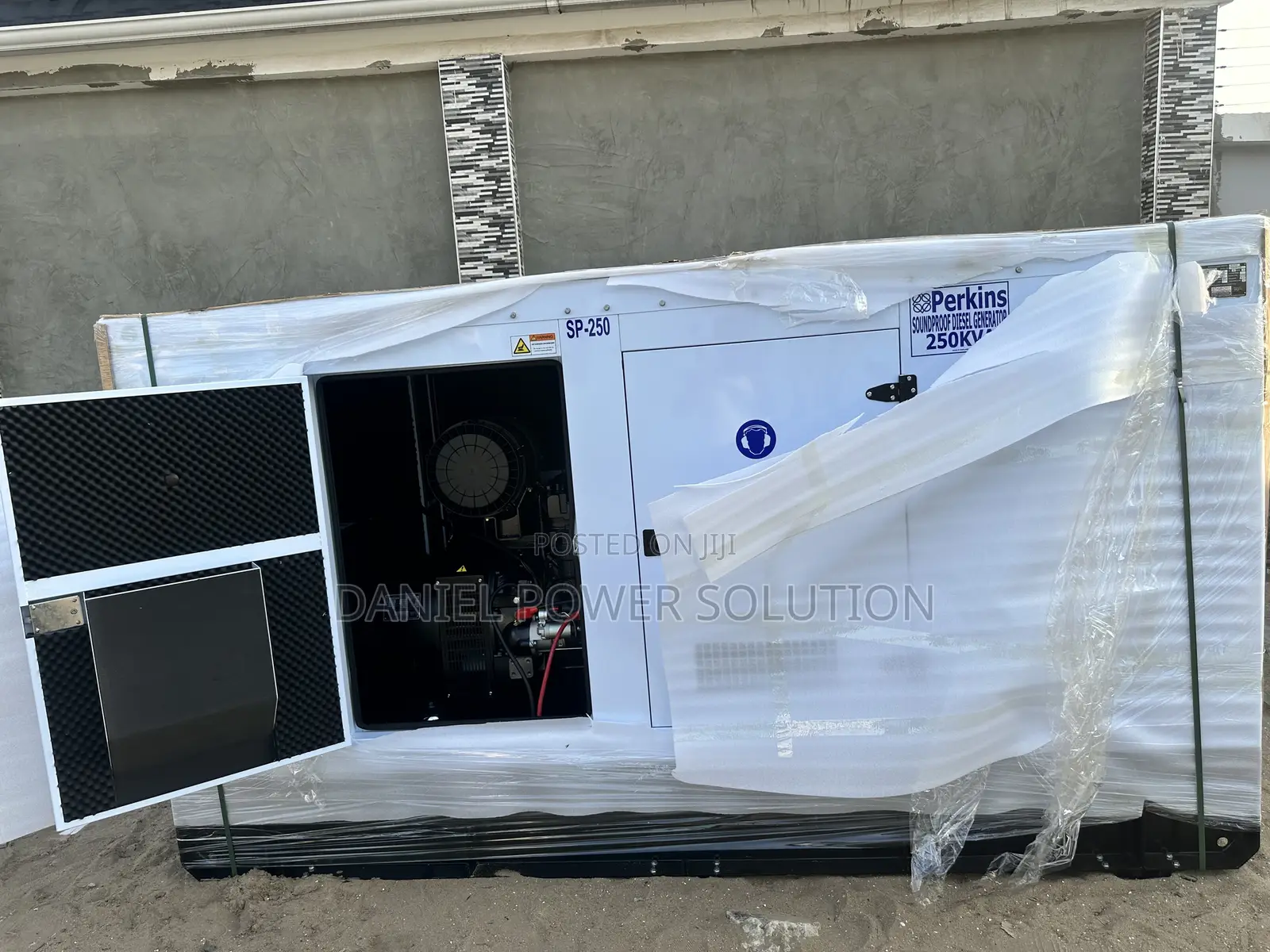 Sp250KVA Perkins Soundproof Diesel Generator 100% Copper Coil