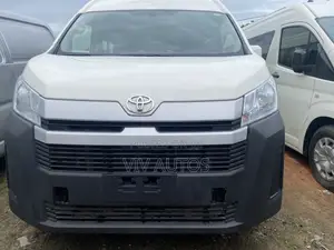 Toyota HiAce 2021 White