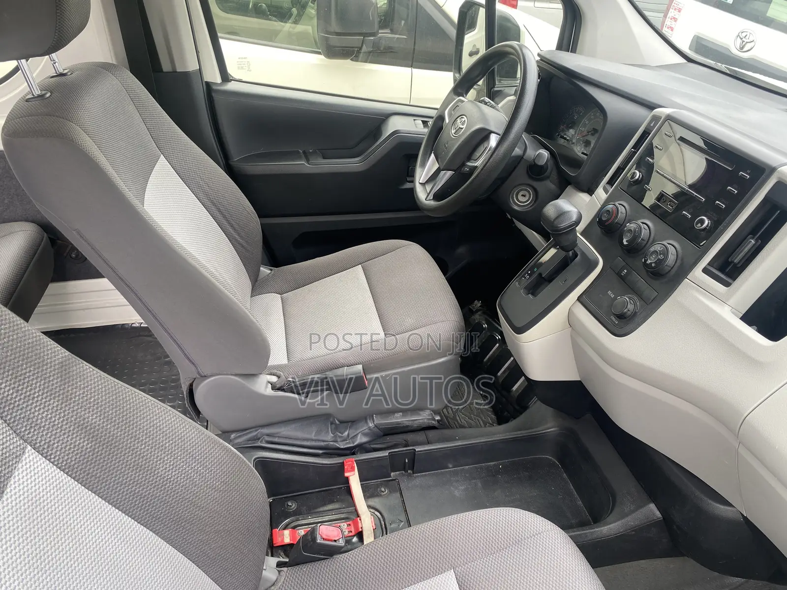 Toyota HiAce 2021 White