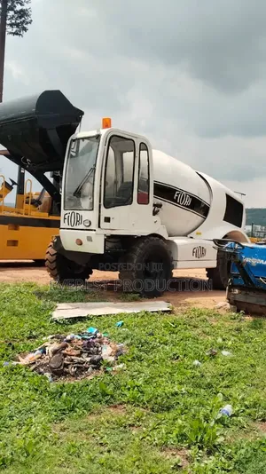 Self Load Mobile Concrete Mixer