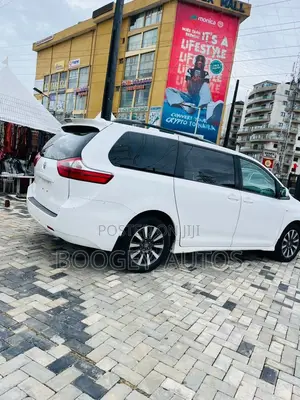 Toyota Sienna 2019 White