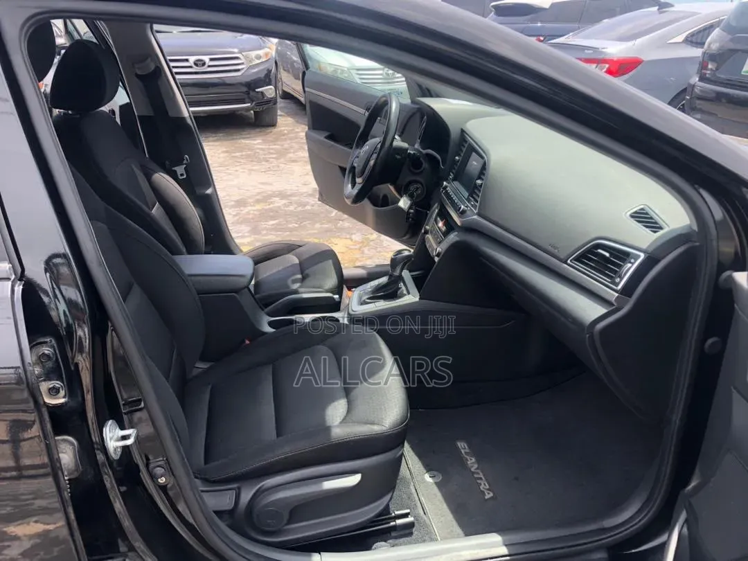 Hyundai Elantra 2017 Black