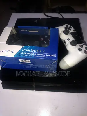 Used PS4 With 2 Dual Shock Controller and 8 Games