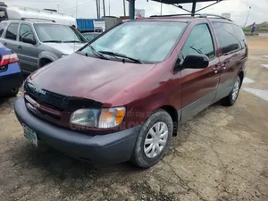 Toyota Sienna 2000 Burgundy