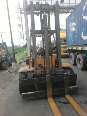 Manitowoc Forklift
