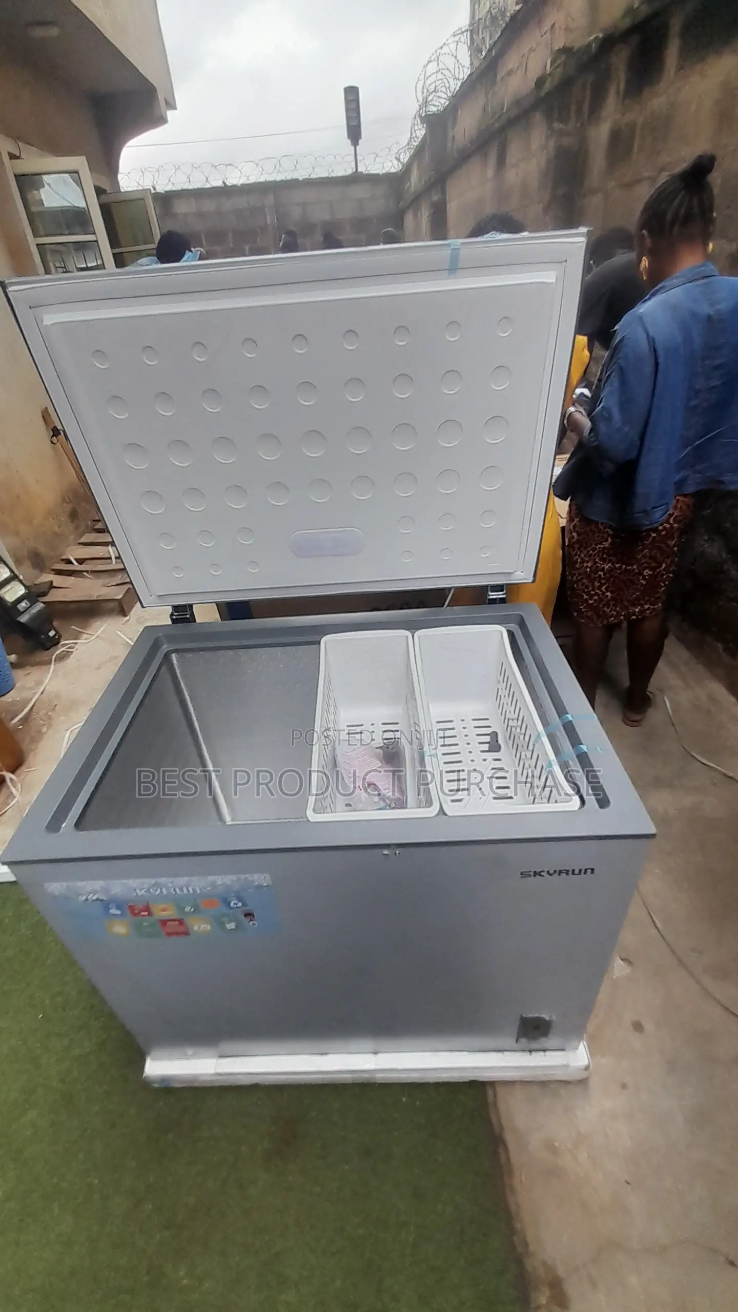 SkyRun BD-260A Home Chest Freezer