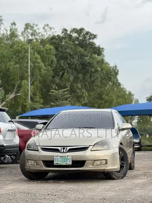 Honda Accord 2.0 Comfort 2006 Gold