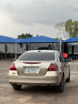 Honda Accord 2.0 Comfort 2006 Gold