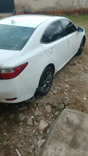 Lexus ES 350 FWD 2015 White