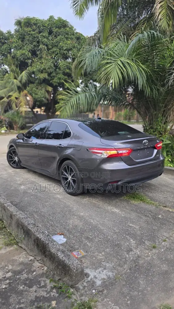 Toyota Camry 2018 Gray