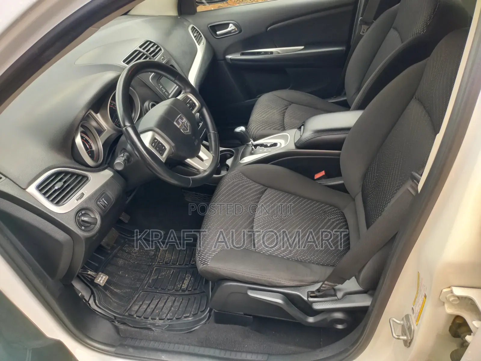 Dodge Caravan 2015 White