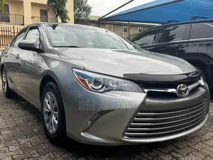 Toyota Camry LE 4dr Sedan (2.5L 4cyl 6A) 2016 Gold