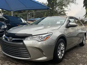 Toyota Camry LE 4dr Sedan (2.5L 4cyl 6A) 2016 Gold