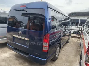 Toyota HiAce 2016 Blue