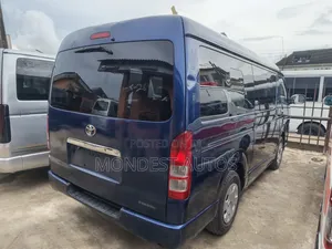 Toyota HiAce 2016 Blue