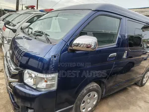 Toyota HiAce 2016 Blue