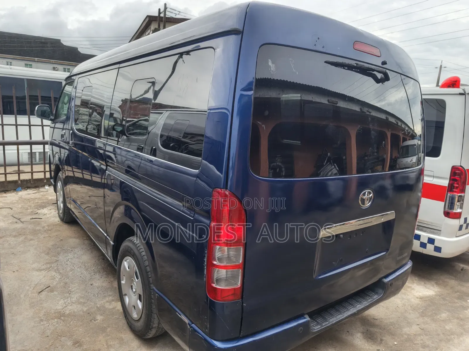 Toyota HiAce 2016 Blue