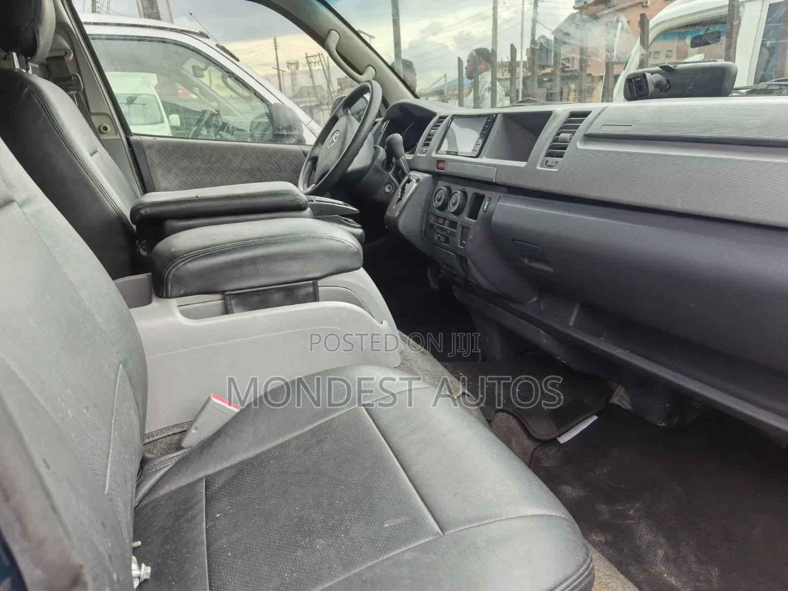 Toyota HiAce 2016 Blue